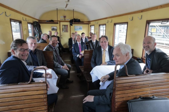 GS en WF bestuurders in de stoomtram op weg naar Medemblik