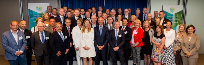 104 Groepsfoto Retaildeals op Ministerie van Economische Zaken 12 mei 2016