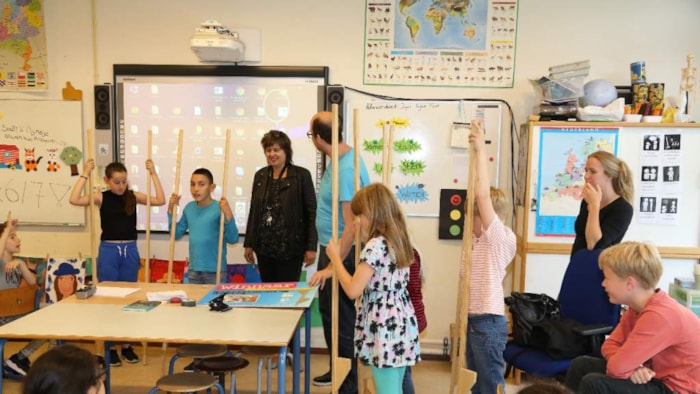 De Piramide stelten voor de hele klas