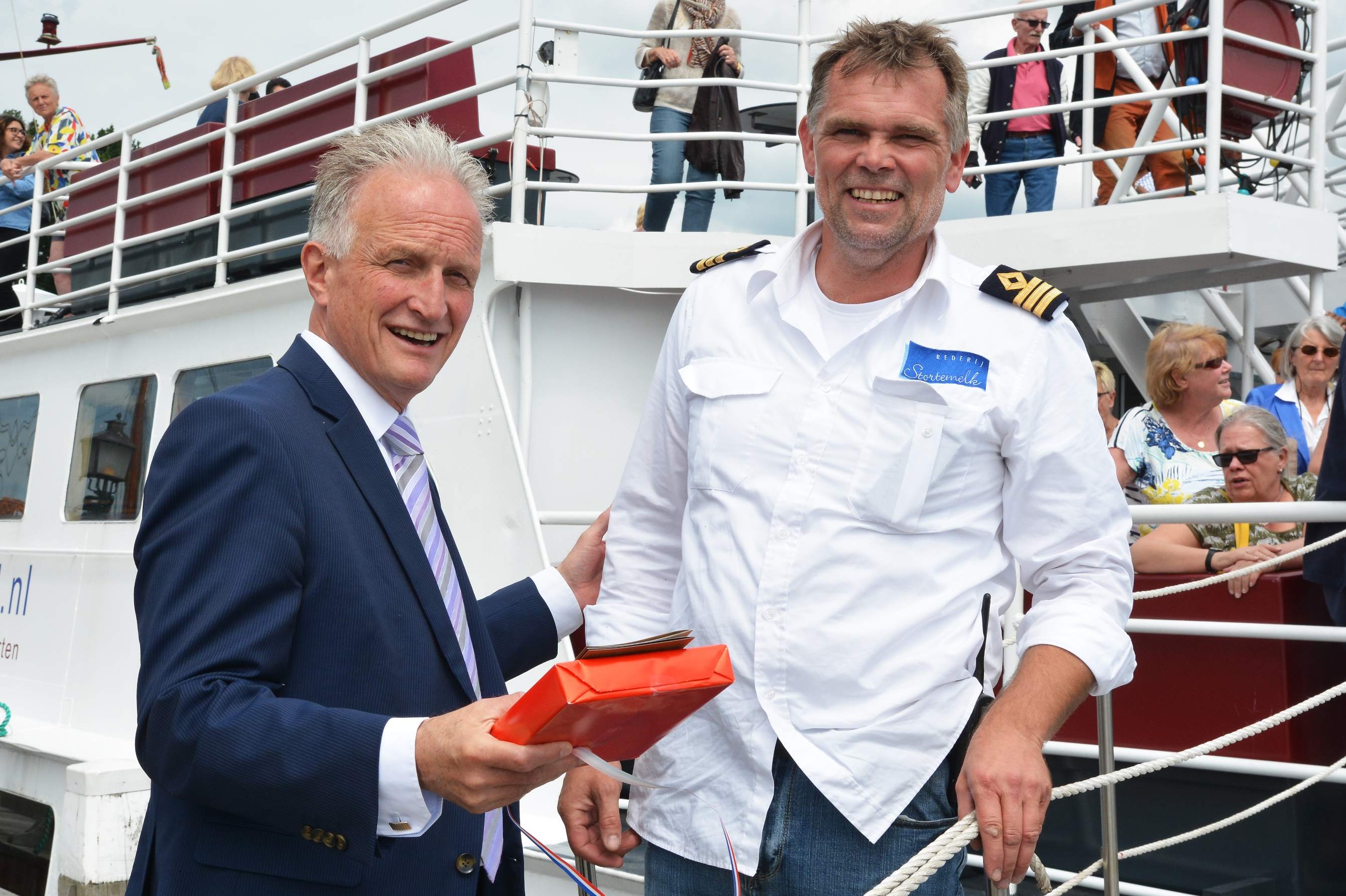 Wethouder Theo van Eijk verwelkomde eerste boot uit Amsterdam