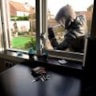 Inbreker ziet waardevolle spullen