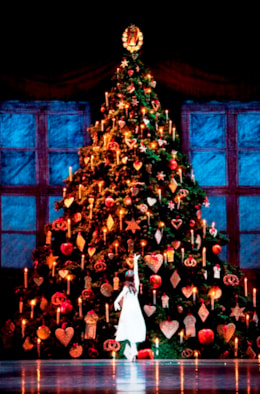 Tree in Nutcracker. Photo ROH, Johan Persson