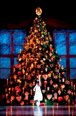 Tree in Nutcracker. Photo ROH, Johan Persson