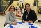 Ondertekening ESPEQ Judith de Jong en Suzanne den Dulk