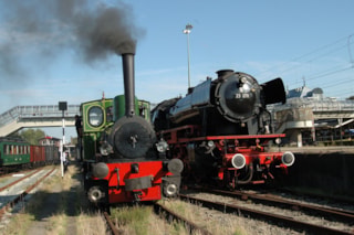 Stoomtram ontmoet Stoomtrein Foto Rein Korthof