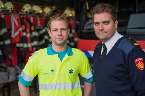 Sebastiaan en Jeroen liggende foto