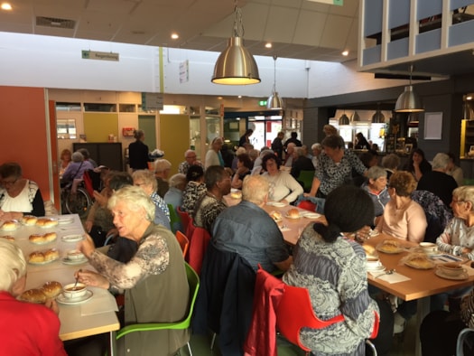 Oldtimers lunch1