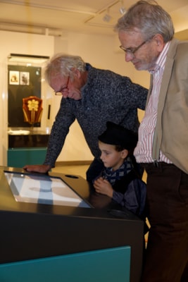 Jong gekleed, oud gedaan-ZZM-3