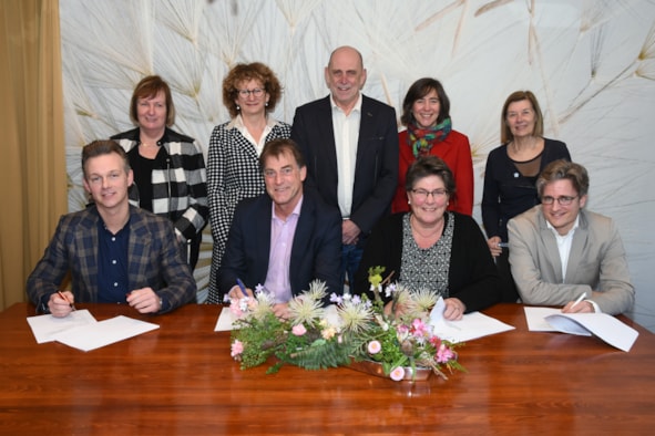 Ondertekenening door stuurgroep Bovenregionale Specialistische Jeugdhulp NHN 16-2-2018