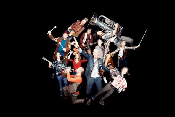 De Kift - Bal liggend -  A small production company