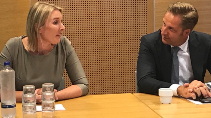 Laura Hollenberg van de Omring in gesprek met Hugo de Jonge