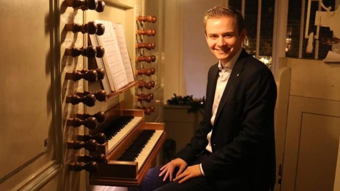 Rik Melissant achter het orgel