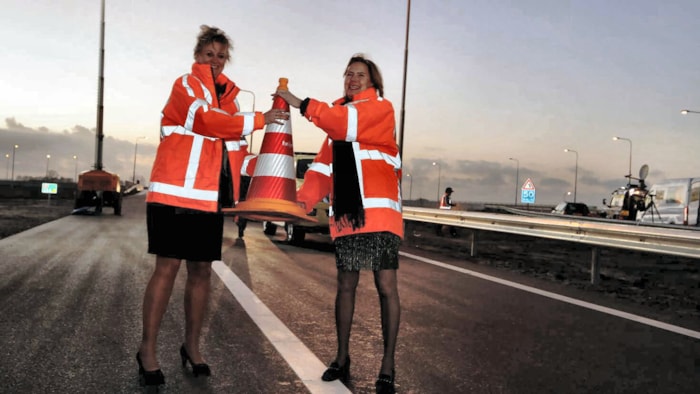 Minister Cora van Nieuwenhuizen en gedeputeerde Elisabeth Post