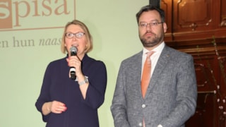 Wethouder Van der Ven van Hoorn en burgemeester Pijl van Drechterland