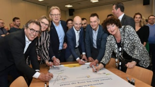 Zorgwethouders tekenen zorgcontracten inkoop 2020