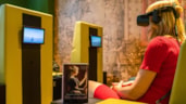 Simone van der Vlugt in VR-zaal.2