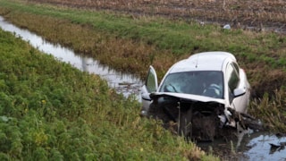 Auto in de sloot2