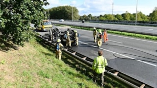 Auto met oplegger in brand op A7 bij Berkhout 3
