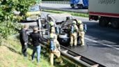 Auto met oplegger in brand op A7 bij Berkhout 2