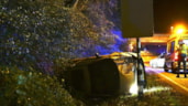 Auto belandt op z'n kant in Hoorn 1