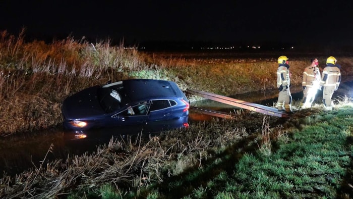 Hoogkarspel Auto te water