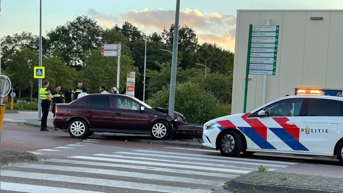 Automobilist knalt tegen lantaarnpaal in Grootebroekjpg5