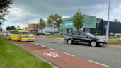 Auto in botsing met fietser aan De Corantijn
