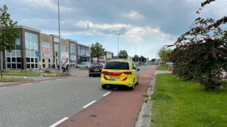 Auto in botsing met fietser aan De Corantijn1