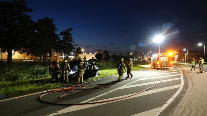 Auto vliegt in brand op N307b
