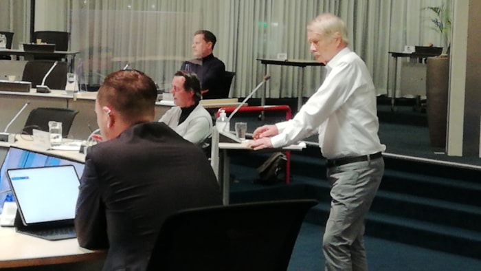 Inspreker stop de auto's onder de grond