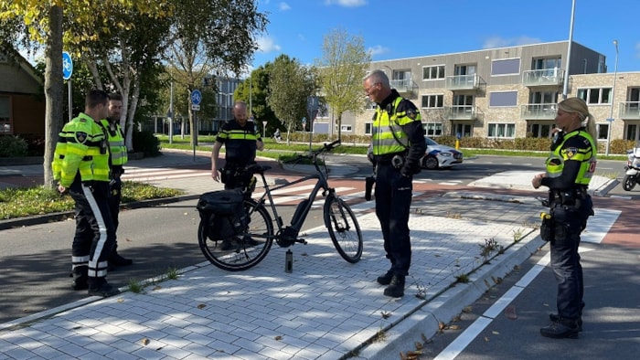 Fietser met spoed afgevoerd na aanrijding