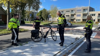 Fietser met spoed afgevoerd na aanrijding