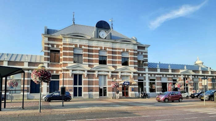 Stationsgebouw 2