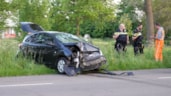 Auto botst tegen lantaarnpaal_1
