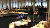 Inspreker Jens Stuijfbergen namens de skaters