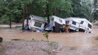 Caravans na de modderstroom in Slovenië