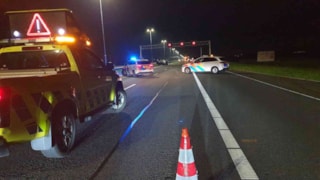 Auto belandt op z'n kop op A7