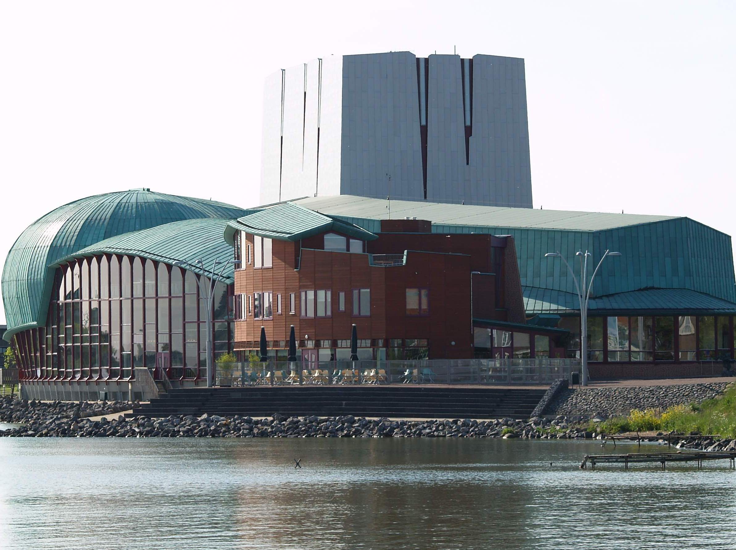 Raad onder voorwaarde akkoord met verlaging huur schouwburg