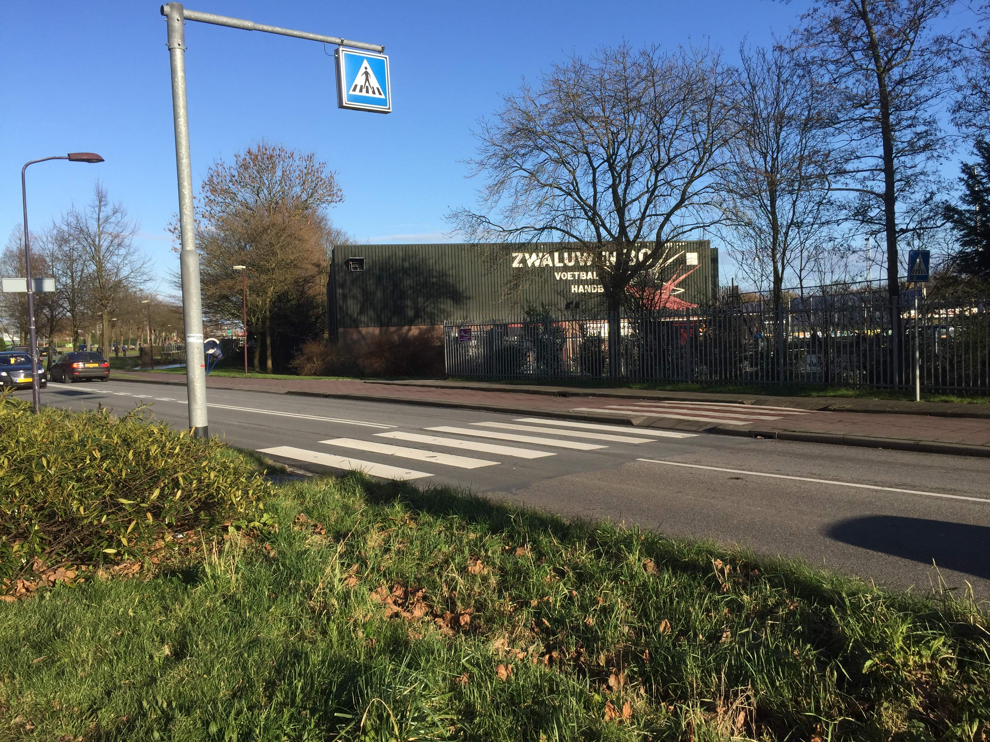 Zebrapad bij Zwaluwen30 slecht zichtbaar