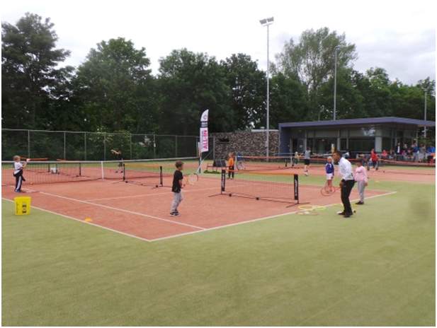 135 ALL-IN kinderen gaan de strijd aan in de tennis World Tour Competitie