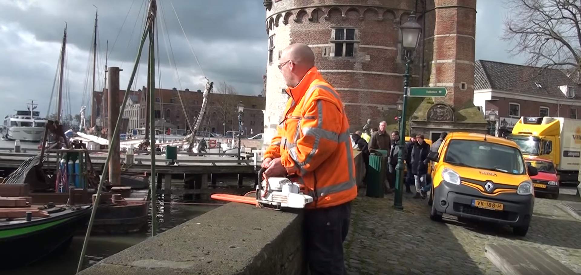 VIDEO: Opknapbeurt steiger haven van Hoorn