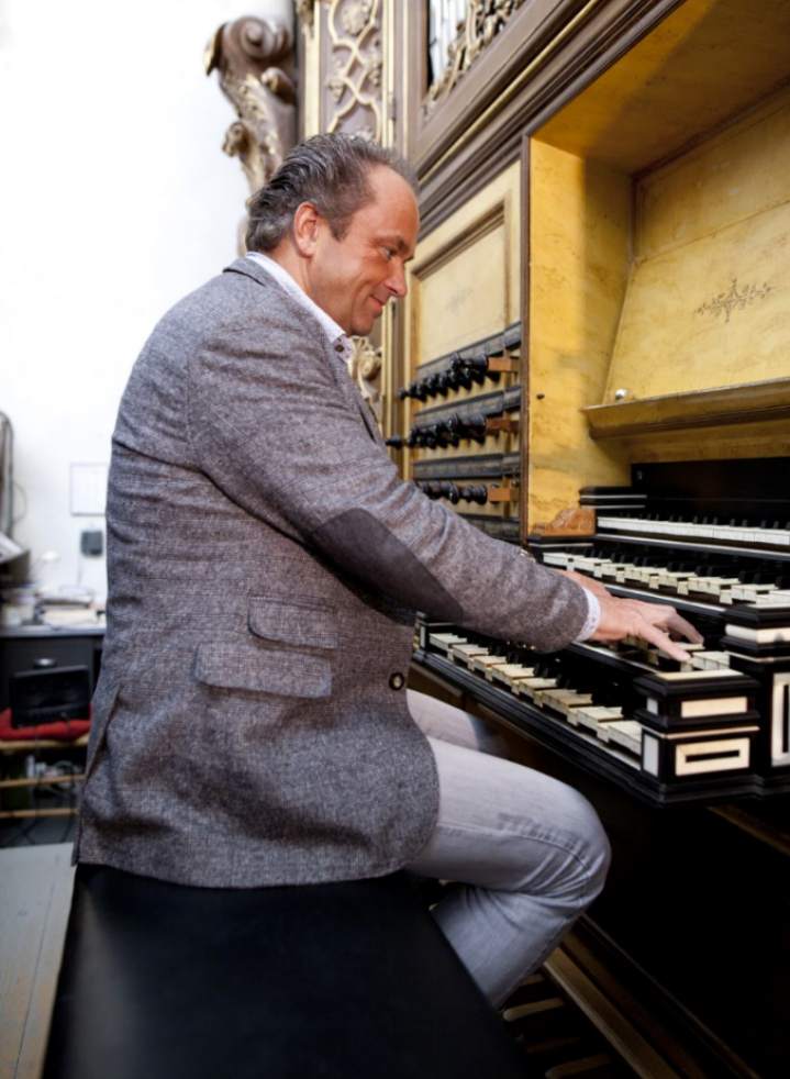 Martin Mans bespeelt orgel Oosterkerk op Koningsdag