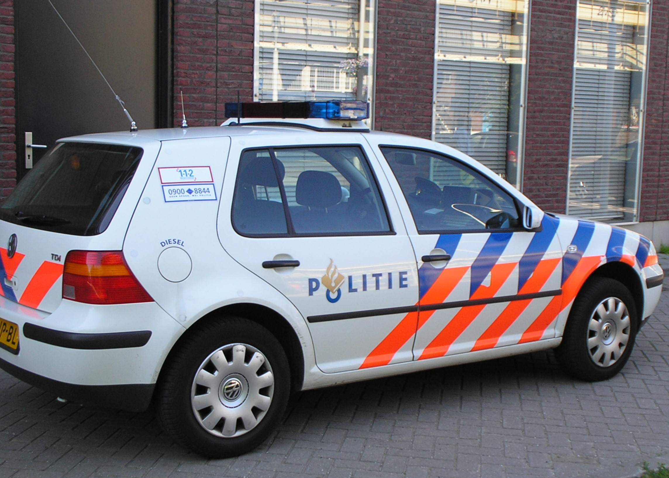 Verwarde vrouw roept om hulp