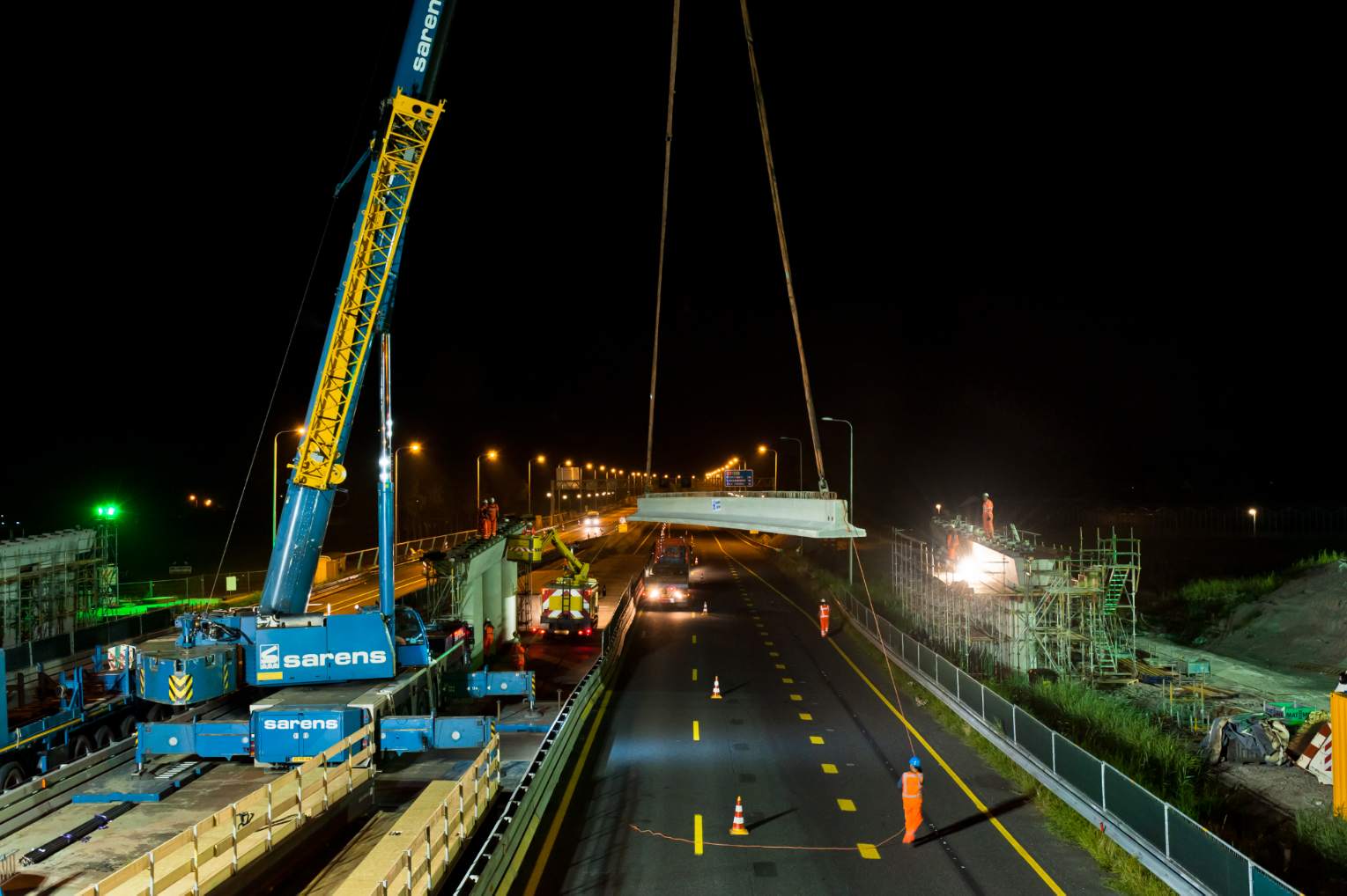 Eerste liggers viaduct A7 ingehesen