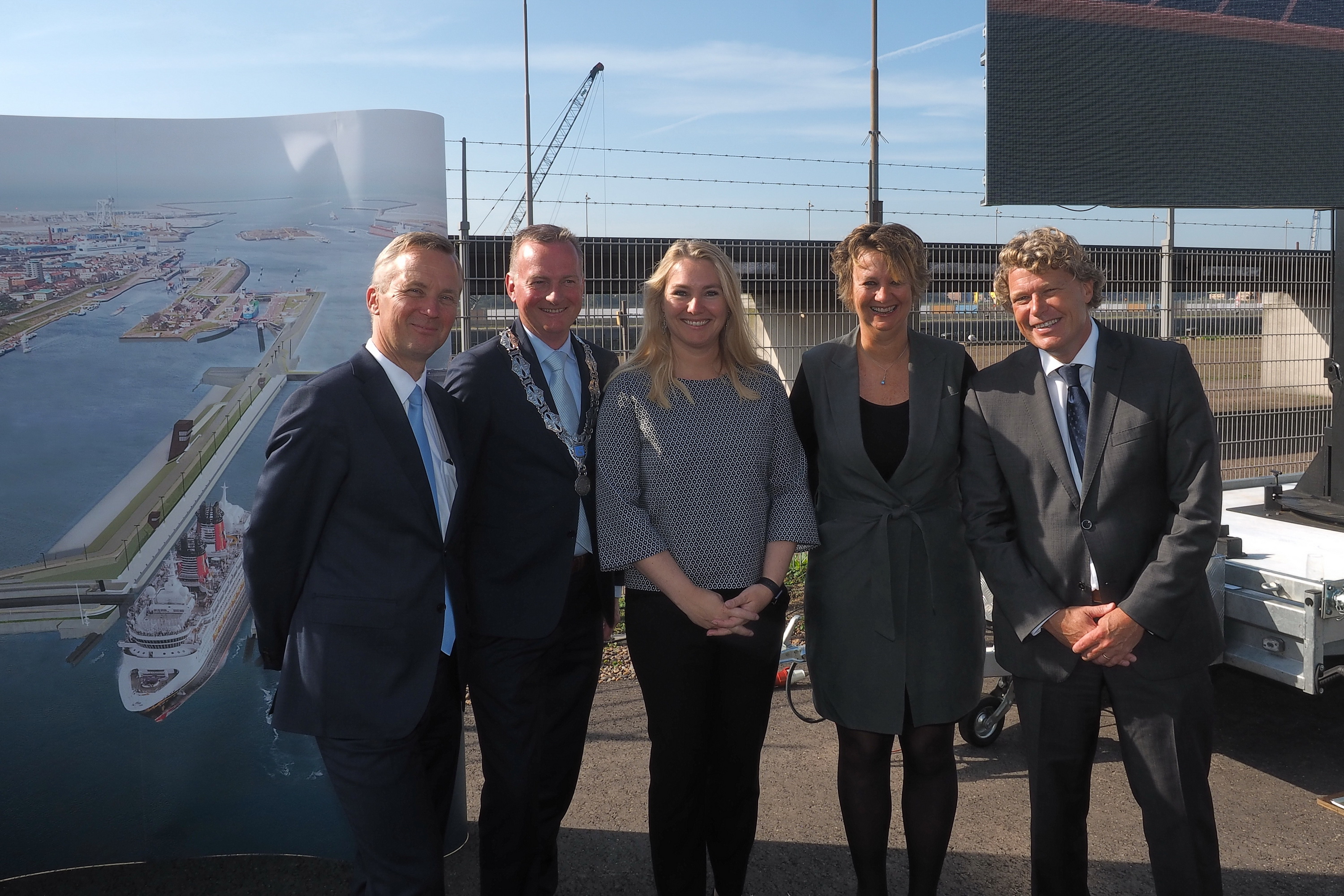 Start bouw grootste Zeesluis ter wereld in IJmuiden 