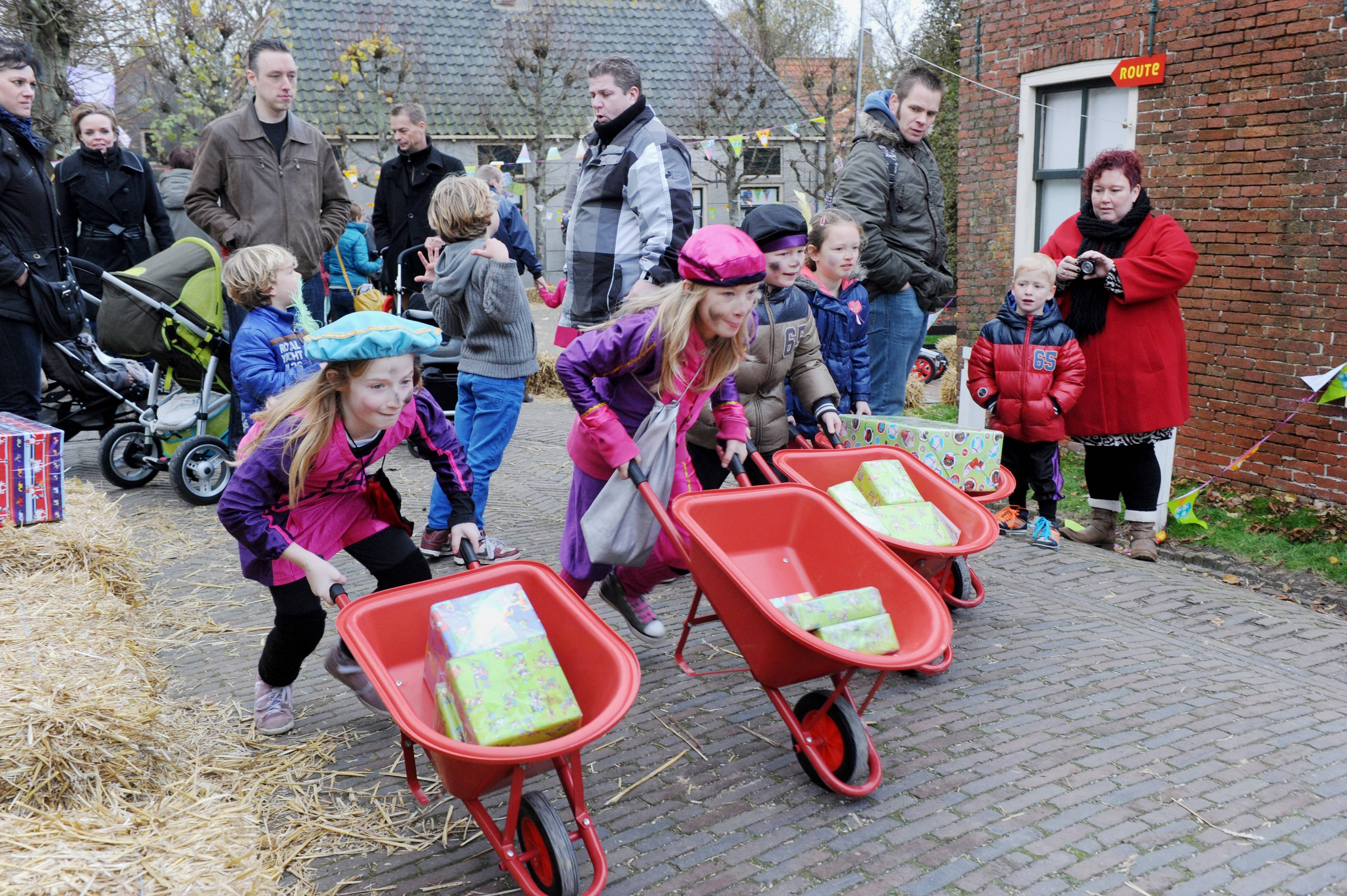 Meer dan 150 vrolijke Pieten in het buitenmuseum