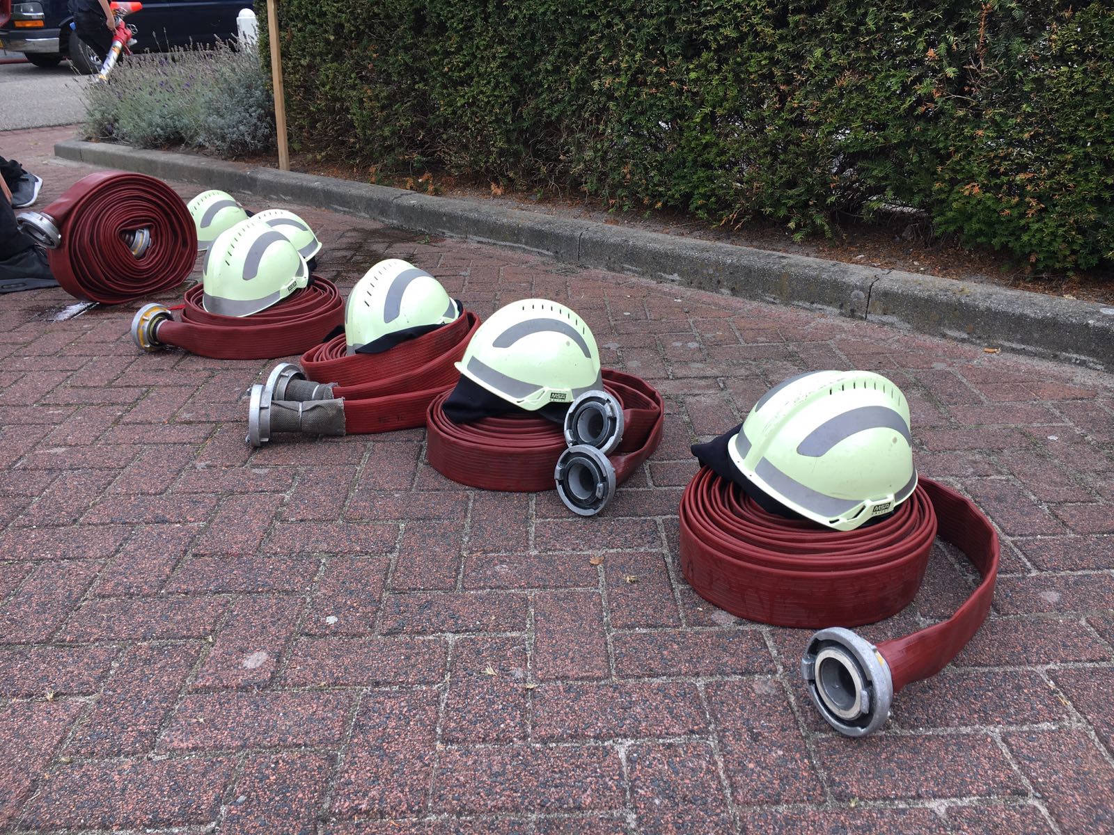 Taartenactie VVD voor Jeugdbrandweer Hoorn
