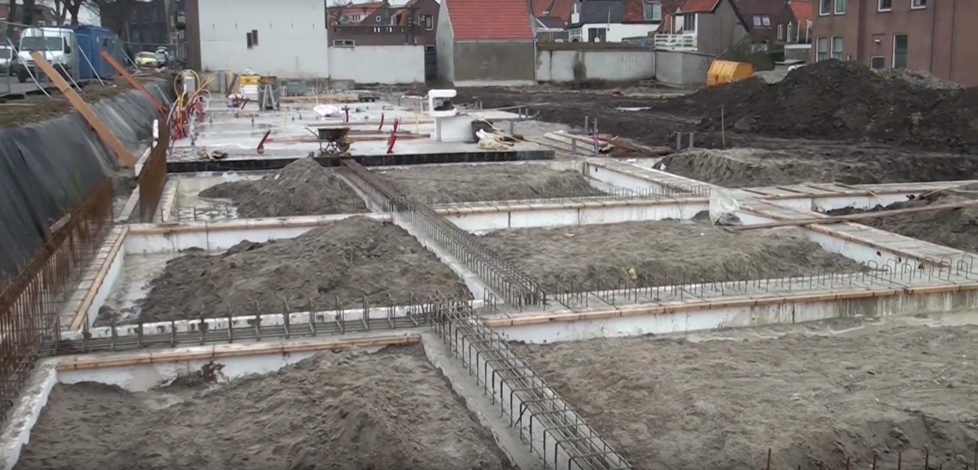 Bouwen op de plek van de oude Parkschouwburg... (video)