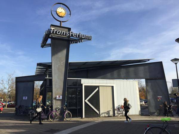 Vraag en suggestie aan het college van b en w over het Transferiumhuisje