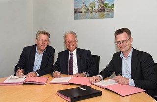 077 Ondertekening overeenkomst siriusstraat